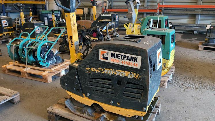 2 HKL construction machines.jpg