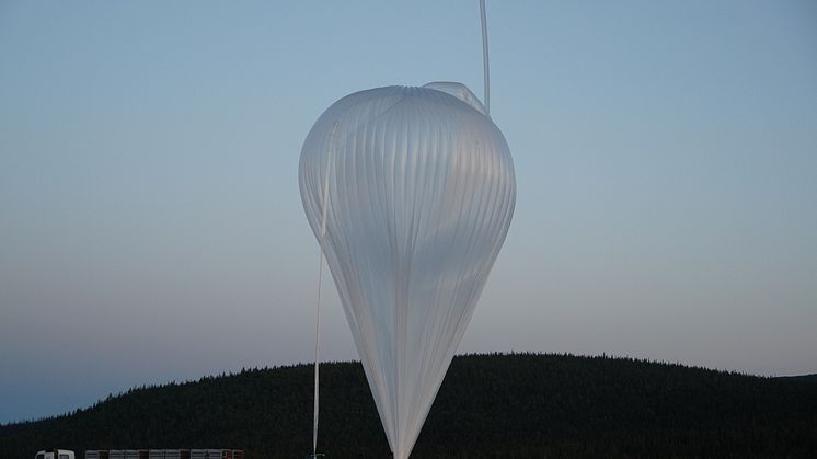 Klockan 22.00 den 16 augusti skickades en fransk stratosfärballong upp till drygt 30 kilometers höjd från Esrange med kameror från Institutet för rymdfysik (IRF) för studier av nattlysande moln. Experimentet blev lyckat. Foto: Peter Dalin, IRF