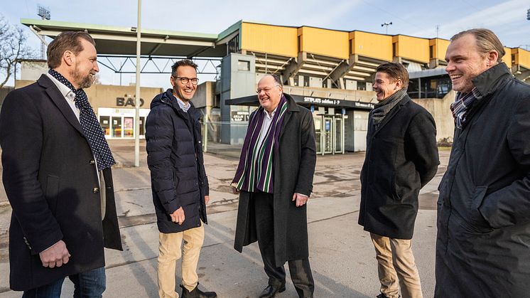 Landskrona stads ekonomichef Samuel Sköld, Landskrona BoIS styrelseordförande Anders Ekbladh, kommunstyrelsens ordförande Torkild Strandberg, Landskrona Bois klubbchef Kalle Olsson och Landskrona stads utvecklingschef Christian Dahl.