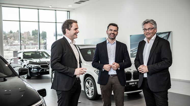 Stig Sæveland (adm. dir. Hedin Automotive), Hallvard Vikeså (påtroppende adm. dir. Bavaria Norge) og Helge Ellingsen (ny adm. dir. Hedin Performance Cars)
