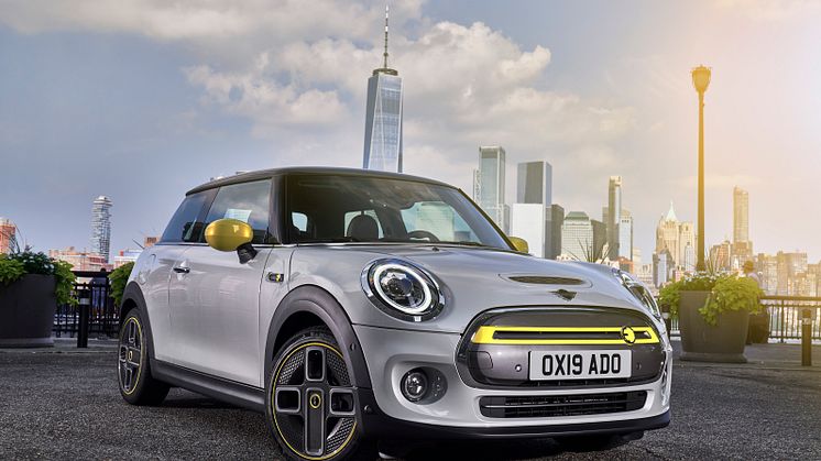 MINI Frankfurtin autonäyttelyssä 2019 – MINI Cooper SE ja MINI Cooper S E Countryman ALL4