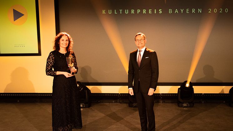 karl-michaela-statue-kulturpreis-bayern-2020-copyright-simon-leibl