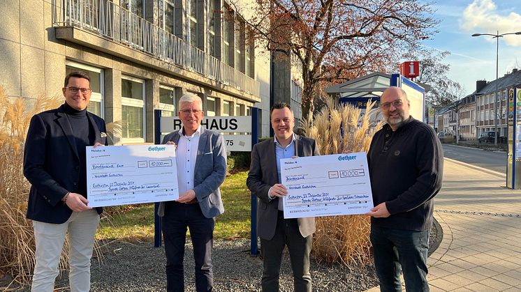 Spendenübergabe - von links: Thomas Bischof, Beigeordneter Alfred Jaax, Sascha Reichelt und Reiner Huthmacher. Foto: Gothaer
