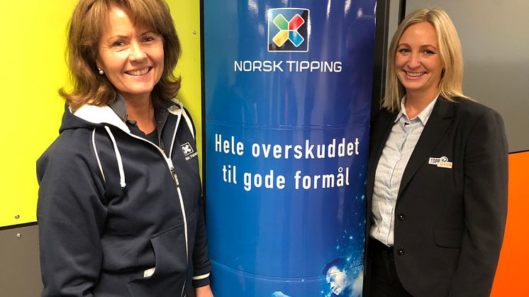 Administrerende direktør i Norsk Tipping, Åsne Havnelid, og daglig leder i Serieforeningen, Hege Jørgensen, gleder seg til å samarbeide om å løfte norsk kvinnefotball.Foto: Linda Berntsen