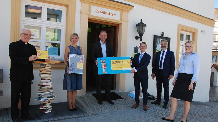 Bibliothekspreis für Stadtbücherei Altötting - Bayernwerk unterstützt Einrichtung mit 5.000 Euro