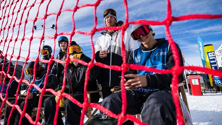 Sveriges landslag i Slopestyle visar på både god form och stil när det vankas världscuppremiär 