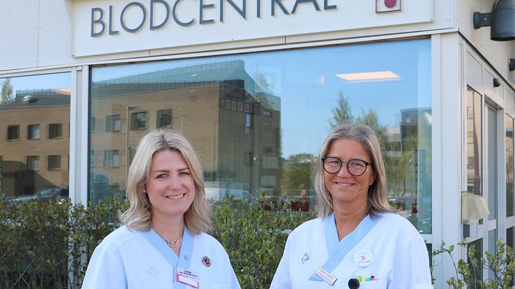 Sjuksköterskorna Lina Viklund och Anne Marie Österdahl är några av de medarbetare som kommer att informera om blodgivning under Blodomloppet. 