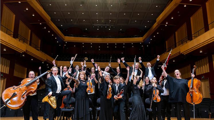 Västerås Sinfonietta ger sig ut på Englandsturné. Dagen innan, 15 februari 15.00, spelar de till Kungsbacka Teater.