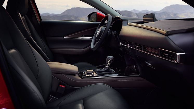 2019_CX-30_Brochure_Pre-sale-leaflet_MAZ1904_2019_CX-4_EULHD_PSIDE_INT-06a_cL_3DR_39L_hires