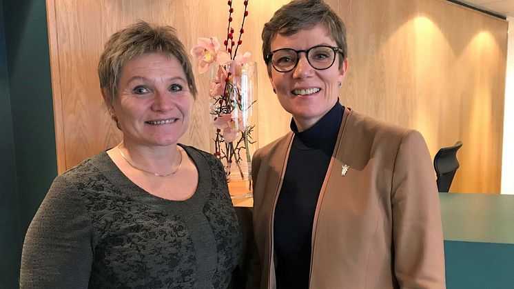 President i Legeforeningen, Marit Hermansen, og forhandlingssjef i Virke, Ann Torunn Tallaksen. Foto: Legeforeningen