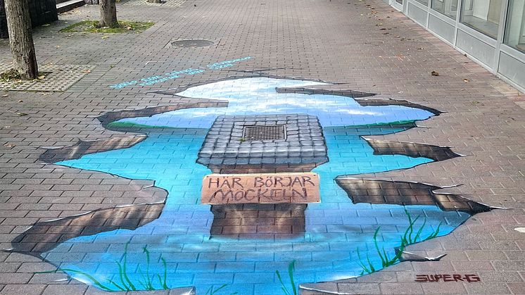 Gatukonst utanför biblioteket i Karlskoga