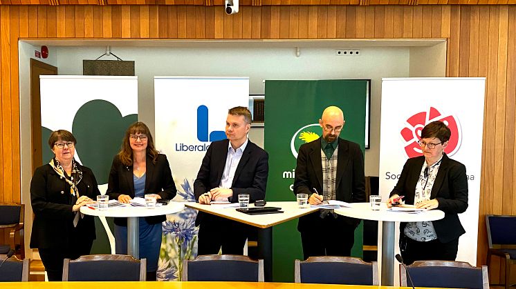 Kommunalråden i Mitt-S-samverkan presenterar sitt budgetförslag för 2022. Från vänster Kerstin Hermansson (C), Anna Svalander (L), Ulf Olsson (S), Tom Andersson (MP) och Ylva Lengberg (S).