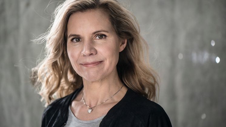 Klasskillnader och drama. Vänskap, familj, dåliga förhållanden, makt och pengar. Boken är modern och skildrar viktiga ämnen.