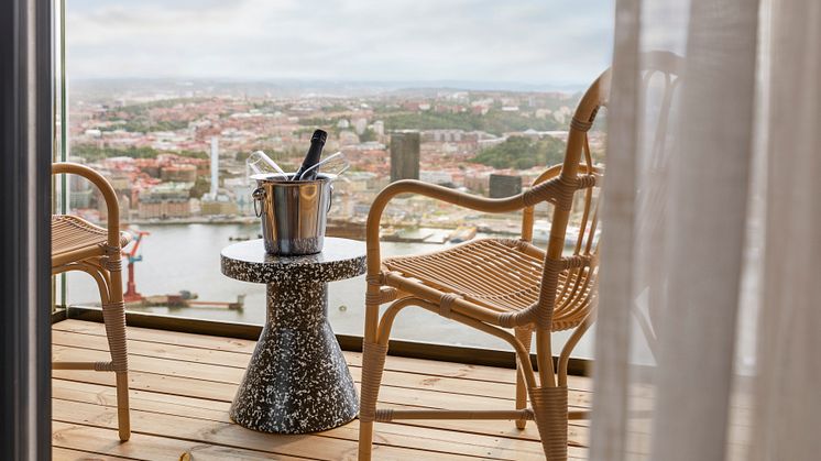 balcony-sky-level-executive-suite-clarion-hotel-karlatornet.jpg