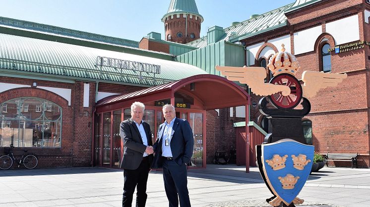 Bengt Nilsson, ägare Alsingevallen AB och Jörgen Nilsson, vd Trelleborgs Hamn AB utanför Centralstationen