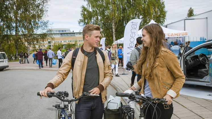 På välkomstmässan har studenterna möjlighet att lära känna Umeå och Umeå universitet lite närmare. Foto: Mattias Pettersson.