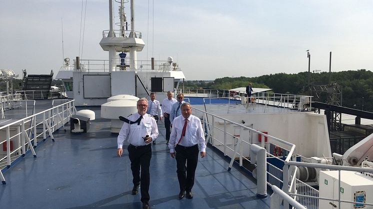 Maritimer Koordinator Nobert Brackmann an Bord der Scandlines-Hybridfähre „Deutschland“