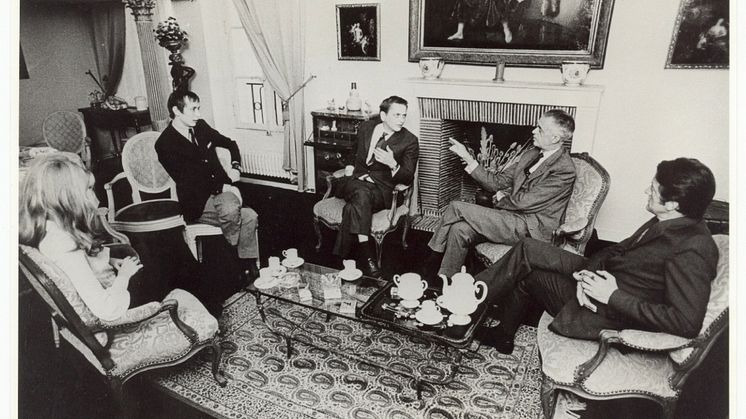 Från vänster: Eva S, Leif Biureborgh,  Olof Palme, då utbildningsminister, Maurice Duverger, statsvetare, och Roland Dumas, advokat och senare utrikesminister i Mitterrands regering