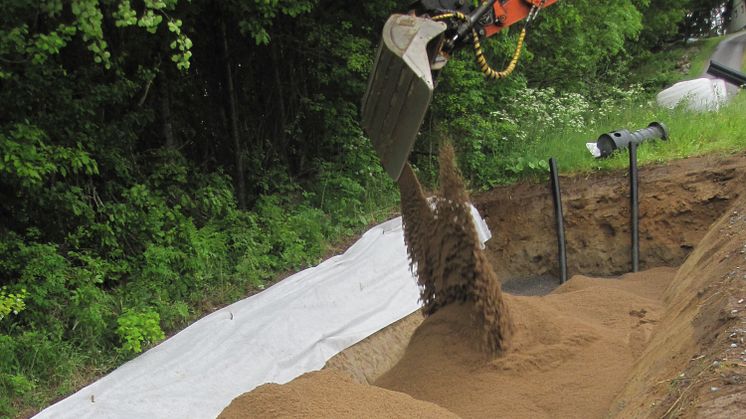 Sand fylls på markbädd