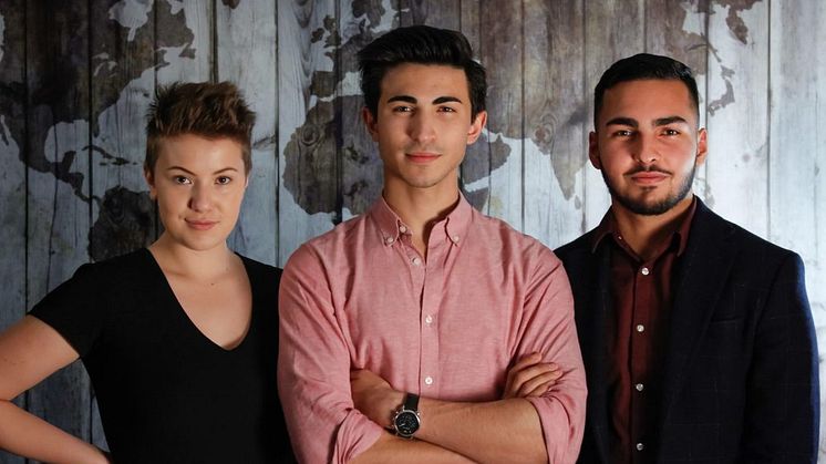 Samir, Halil och Alina driver UF Företaget Politisk Kunskapsarena, som är ett av de nio initiativ och unga entreprenörer som lyfts fram i tävlingen Årets Ungdomsentreprenör 2017. Foto: FRYSHUSET, Sveriges ungdomsentreprenör 