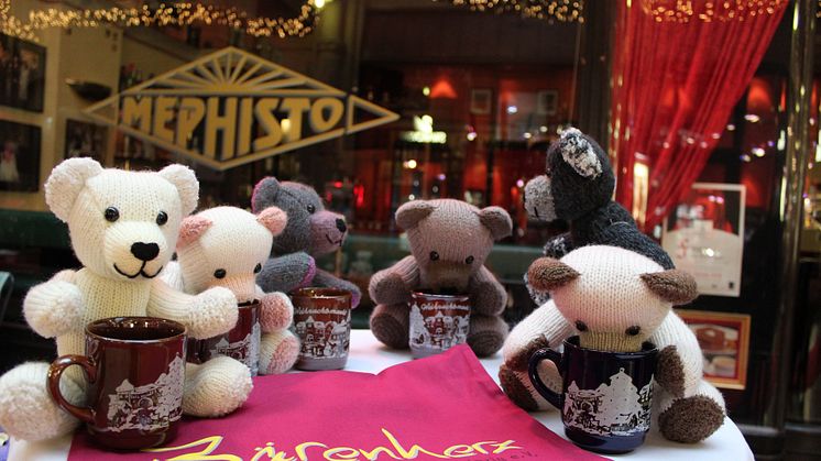 Traditioneller Bärenherz-Weihnachtsbasar in der Mädler-Passage vor der Mephisto-Bar 