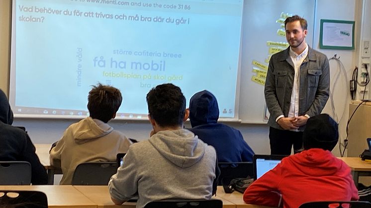 En av frågorna som Karlstads unga fått svara på är vad man behöver för att trivas i skolan.