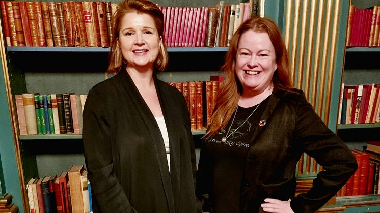 Cecilia Fredholm Vaarning, Chef Hållbara affärer på Stena Fastigheter (t.v.) tar hjälp av rymdföretaget I.S.A.A.C. och rymddesigner Cecilia Hertz (t.h.) för att skapa framtidens boende.