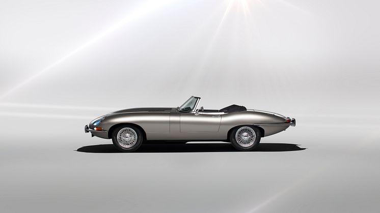 Jaguar E-TYPE Classic side