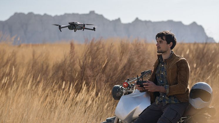 Mavic 3 Pro RC Pro lifestyle 7