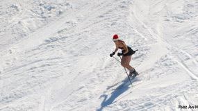 Skidåkning startade sommarsäsongen i Riksgränsen