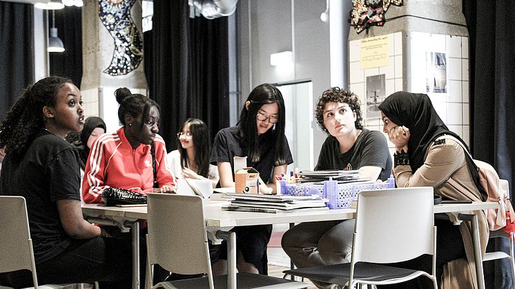 Selma, Marie, Jade, Zhihui, Wiaam och Taskeen. Foto: Mikaela Karlsson