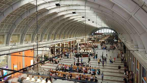 Stockholms central i fokus för resandeundersökningen idag och i morgon tisdag.