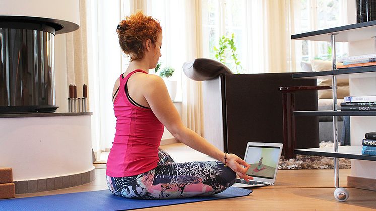 Två av fem svenskar stressar ohälsosamt  – Unga kvinnor allra mest utsatta för negativ stress