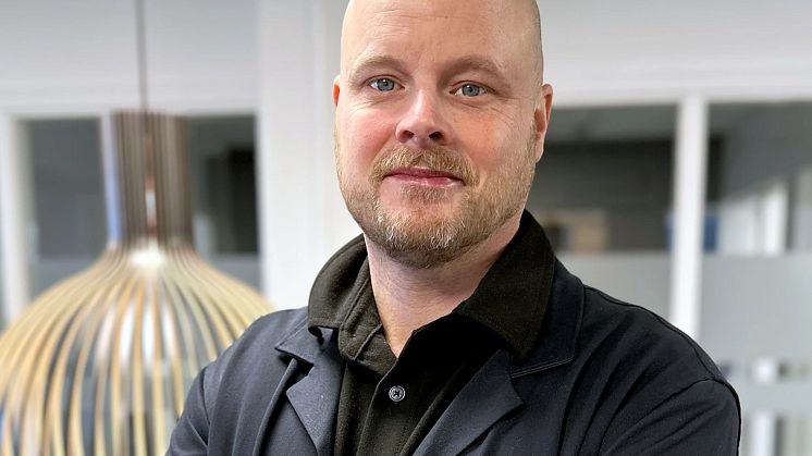 Som del av Forenede Cares och Forenede koncernens strategi ”ambition 24” samt som strategisk förflyttning med syfte att stärka vårt engagemang och arbete för hållbarhet, kommer Roy Sundvall, Forenede Cares nuvarande Marknad och Kommunikationschef, ut
