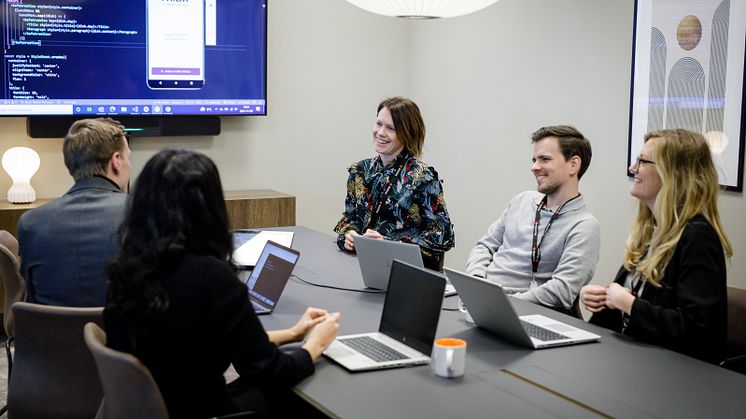 SIGMA TECHNOLOGY OCH FRIDAGYMNASIET DIGITALISERAR SKOLARBETET