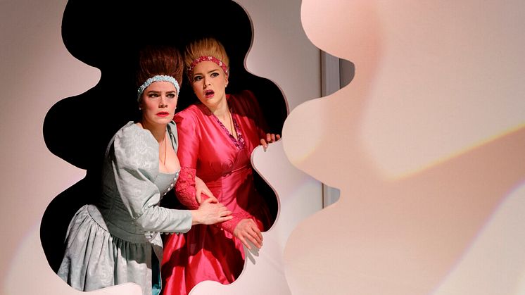 Ann-Kristin Jones (Dorabella), Matilda Sterby (Fiordiligi). Foto: Tilo Stengel