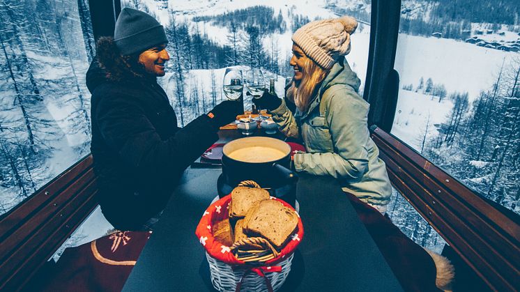 Fondue Gondel Saas-Fee (c) Saastal Tourismus AG, Finnegan Laver