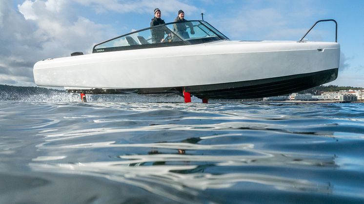 Candela C-8