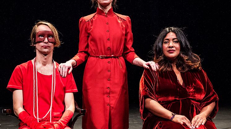 Thomas Öberg, Nina Persson och Kristin Amparo i Vinnaren tar allt.