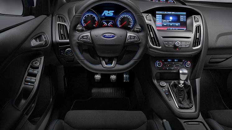 Ford viser nye Ford Focus RS; høyytelsesbil med innovativt firehjulsdrift-system, interiørbilde