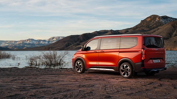 2022_FORD_TOURNEO_ACTIVE_02-LOW