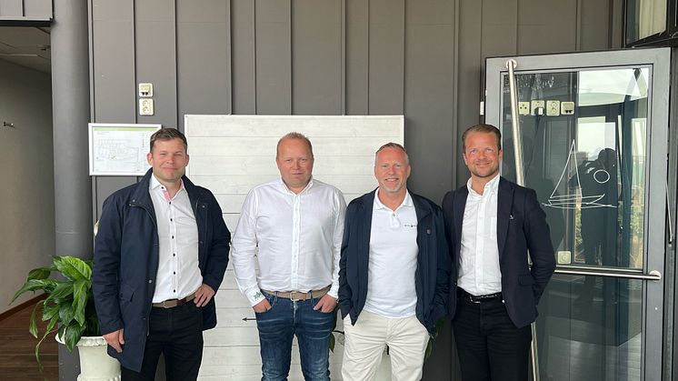 Från vänster: Henrik Pettersson (Kategoridirektör Mekonomen Company), Mattias Ekeroth (Försäljningschef Xoil), Mikael Fredriksson (VD Xoil), Carl-Johan Åström (VD Mekonomen Company)