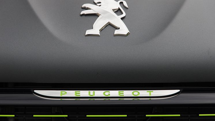 Premiär för Peugeot 208 klädd i ”haute couture” lack 