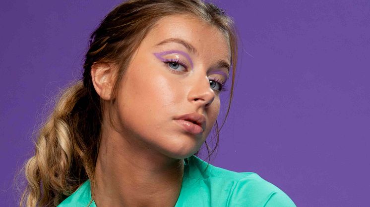 HANNA FERM SLÄPPER SINGELN "FLYG FULA FLUGA FLYG" FRÅN SPOTIFY STUDIO IT'S HITS