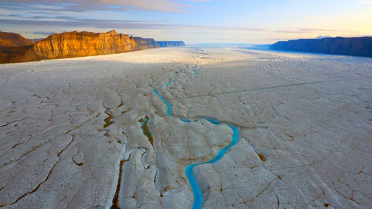 Helikoptervy över Ryderglaciärens istunga. Foto: Martin Jakobsson