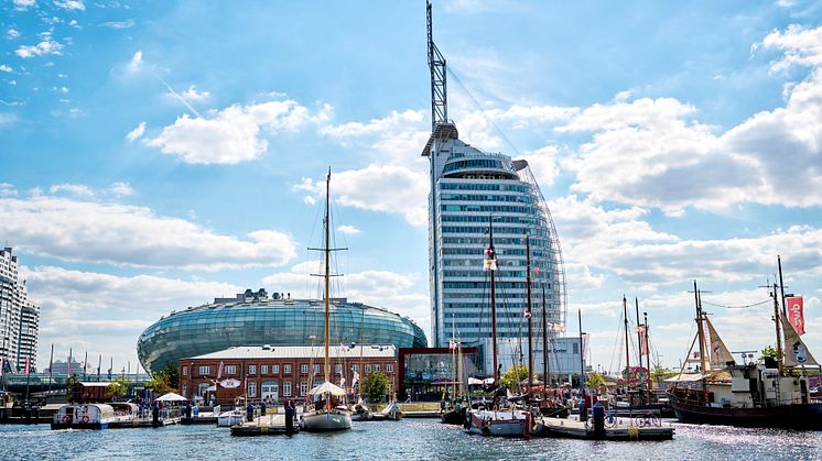 Bremerhaven: New harbour with the Klimahaus and sailing ships, Copyright: Florian Trykowski