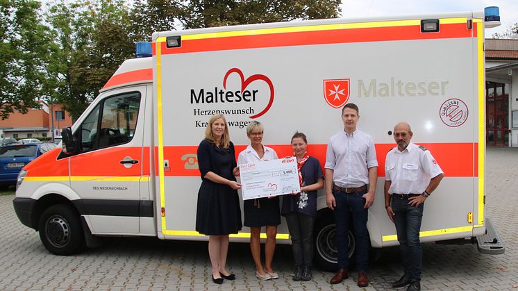 E.ON-Mitarbeiter unterstützen Malteser Hilfsdienst e.V. 5.000 Euro aus Hilfsfond „RestCent-Spende“ für Herzenswunsch-Krankenwagen übergeben
