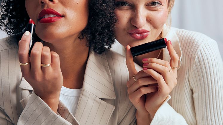 IsaDora återlanserar The Perfect Moisture Lipstick med förbättrad formula och innovativ refillförpackning