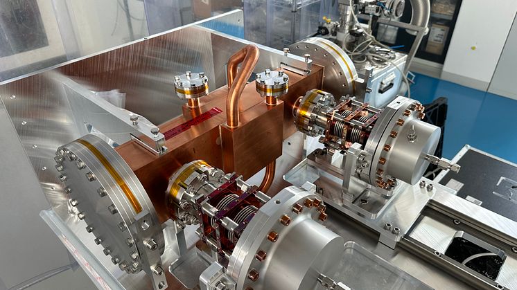 Reuter Technologie aus Alzenau lieferte diese Testbox. Sie dient dem Teilchenbeschleuniger im Helmholtz-Zentrum in Berlin für einen Koppler-Prüfstand.