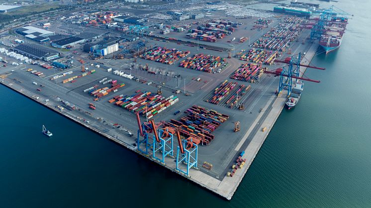 The new short sea traffic will be handled at the Skandiahamnen western quay (left). Photo: Gothenburg Port Authority.